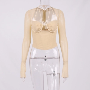 Vue détaillée du haut corset beige avec manches en résille et col licou