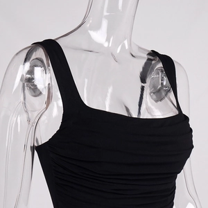 Schwarzes Damen-Oberteil mit Karree-Ausschnitt, Raffungen und figurbetonter Silhouette