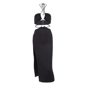 Robe longue sexy noire à licou avec fente latérale et détails découpés d'anneaux métal