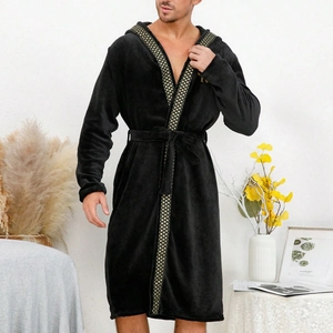 Peignoir homme en imitation vison noir avec liseré étoiles dorées et capuche douce