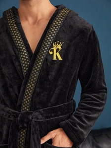 Peignoir homme en peluche noire avec broderie couronne dorée et motifs flocons