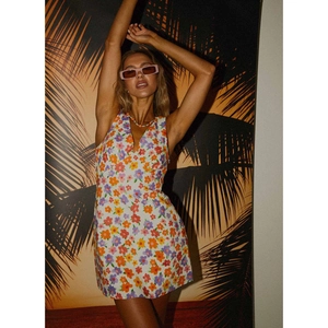 Summer V-neck sleeveless floral mini dress with pleats and drawstring in retro holiday style