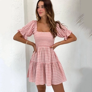 Robe Mini Femme Vichy Rose Buste Froncé Col Carré Manches Bouffantes Volants Étages Plaid Été Plage Décontractée