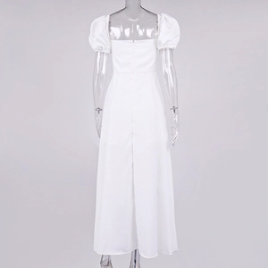 Dettaglio del retro del vestito lungo bianco con cerniera invisibile e maniche a palloncino