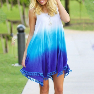 Robe d'été sans manches dégradé bleu avec franges et ourlet asymétrique pour la plage