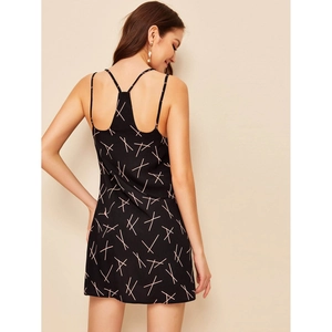 Mini robe noire pour femmes avec bretelles en Y au dos et motifs abstraits roses élégants