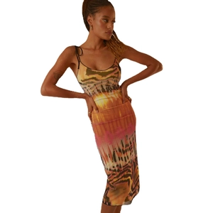 Robe midi sans manches moulante pour femmes avec imprimés tie-dye orange et marron