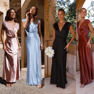 Détail de robes élégantes en satin à col en V en rose, bleu, noir et brun rouille