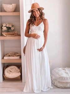 Elegante abito premaman lungo in pizzo bianco con scollo a V e gonna lunga fluida
