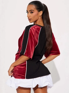 Retro contrast color block short sleeve t-shirt with letter print for women in red and black