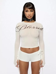 Top bianco trasparente in mesh a maniche lunghe con stampa Blessed vestibilità slim