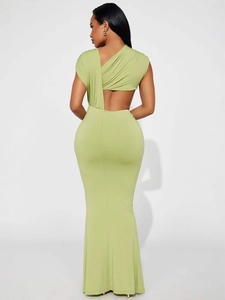 Robe longue asymétrique vert avocat à une épaule avec dos nu et détails plissés