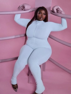 Damen Jumpsuit in Grau mit langen Ärmeln, Reißverschluss und sportlichem Stickmotiv