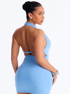 Abito aderente azzurro sexy con scollo all'americana e dettaglio cut-out