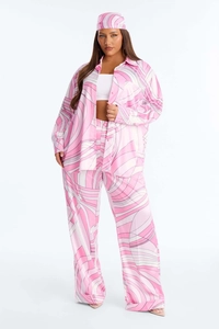 Dettagli del set con camicia a maniche lunghe e pantaloni ampi con stampa astratta rosa
