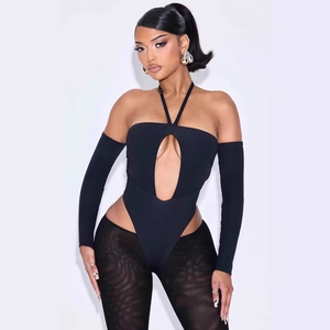 Schwarzer Neckholder-Body mit Cut-outs, Mesh-Leggings und Ärmeln im sexy dreiteiligen Set