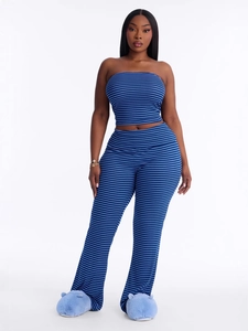 Zweiteiliges Set für Damen mit blau gestreiftem Bandeau-Top und Hose mit weitem Bein