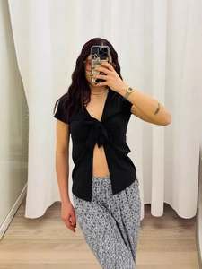 Slim fit black short sleeve V-neck tie-front crop top with front bow detail
