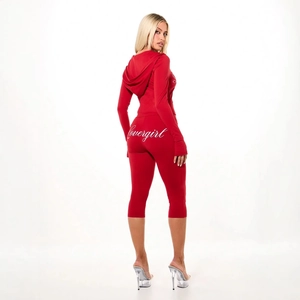 Survêtement rouge deux pièces pour femme avec sweat à capuche et legging imprimé au dos