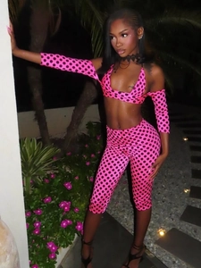 Dreiteiliges neonpink-schwarzes Polka-Dot-Bikini-Set mit Bolero und Caprileggings