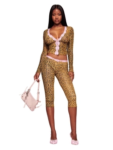 Trendiges Leoparden-Set mit rosa Spitzenbesatz V-Ausschnitt Oberteil und Capri-Leggings