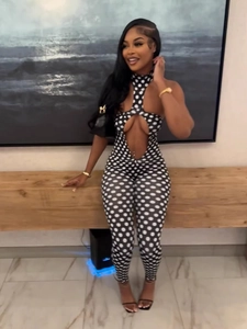 Body sexy à pois avec licou et découpe frontale pour la mode féminine chic