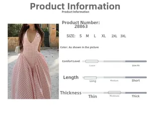 Détail de la robe licou à carreaux rose et blanc avec décolleté en V profond et plis