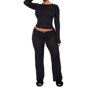 Ensemble de détente 2 pièces pour femme avec haut à fleurs et pantalon droit assorti