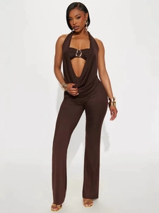 Ensemble deux pièces sexy marron foncé pour femme avec haut licou et pantalon