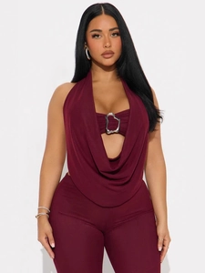Ensemble 3 pièces bordeaux avec haut licou, pantalon slim et boucle en métal argenté