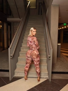Ensemble moulant pour femme avec haut à manches longues et legging à motif floral rose