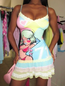 Robe courte Y2K colorée à bretelles avec imprimé dessin animé et bordure en dentelle