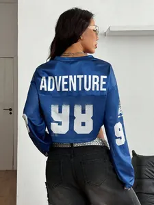Detailansicht der Rückseite des blauen Mesh-Jerseys mit Adventure-Text und Nummer 98