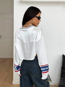 Weißes sportliches kurzes Langarm-Jersey mit gestreiften Bündchen und Netzeinsätzen