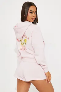 Rückansicht von rosa Hoodie mit Zitronenprint, Amalfi-Text und dazu passenden Shorts