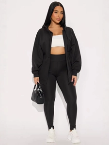 Ensemble sport 3 pièces pour femme avec sweat à capuche noir, haut court blanc et pantalon