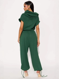Ensemble femme haut à capuche manches courtes vert forêt et pantalon à cordon taille haute