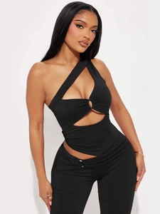 Combinaison sexy noire à une épaule avec découpes, boucle métallique et taille haute