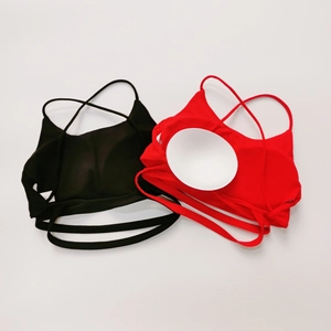 Reggiseni sportivi elastici neri e rossi con incrocio sulla schiena e imbottitura estraibile