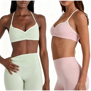 Ensemble de yoga col en V avec soutien-gorge de sport froncé et legging taille haute pastel