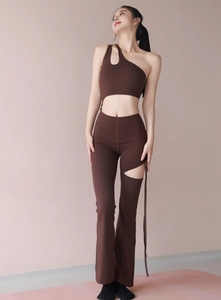 Detail of brown one-shoulder yoga set with cut-out flared leggings for fitness