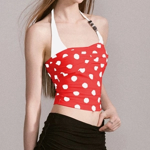 Haut de yoga licou à pois rouges avec perles sur la bretelle et design sport ajusté