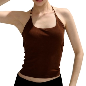 Dunkelbraunes Yoga-Tanktop mit Perlen am Neckholder und offenem Rücken für Fitnessübungen