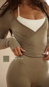 Texture dettagliata del top da yoga Vintage Khaki con morbido tessuto a maglia delicato