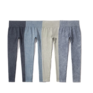 Detailansicht von nahtlosen High-Waist Yoga-Leggings mit Acid-Wash-Optik in vier Farben