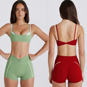Ensemble de yoga 2 pièces pour femmes avec brassière et short taille haute en deux tons