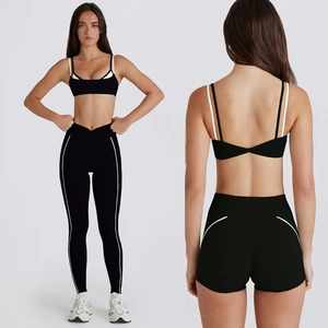 Ensemble de yoga deux pièces noir avec brassière de sport et legging à taille haute