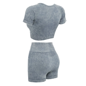 Détail de l'ensemble de yoga en tricot sans couture avec texture délavée et coupe ajustée
