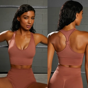 Seamless backless yoga set with sports bra and high-waisted shorts in brick red