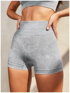 Dettaglio degli shorts da yoga senza cuciture a vita alta con trama a coste grigio lavato